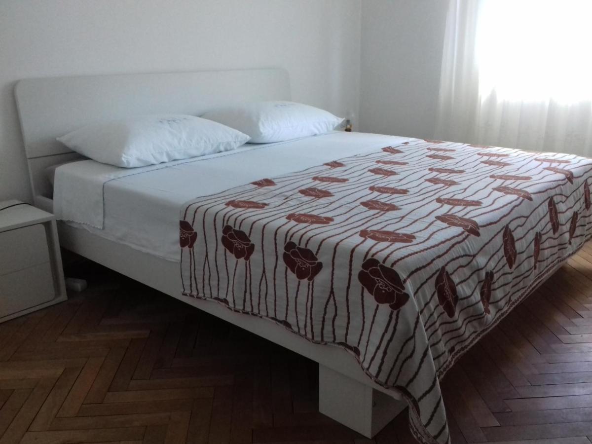 Apartment Dragan พูลา ภายนอก รูปภาพ