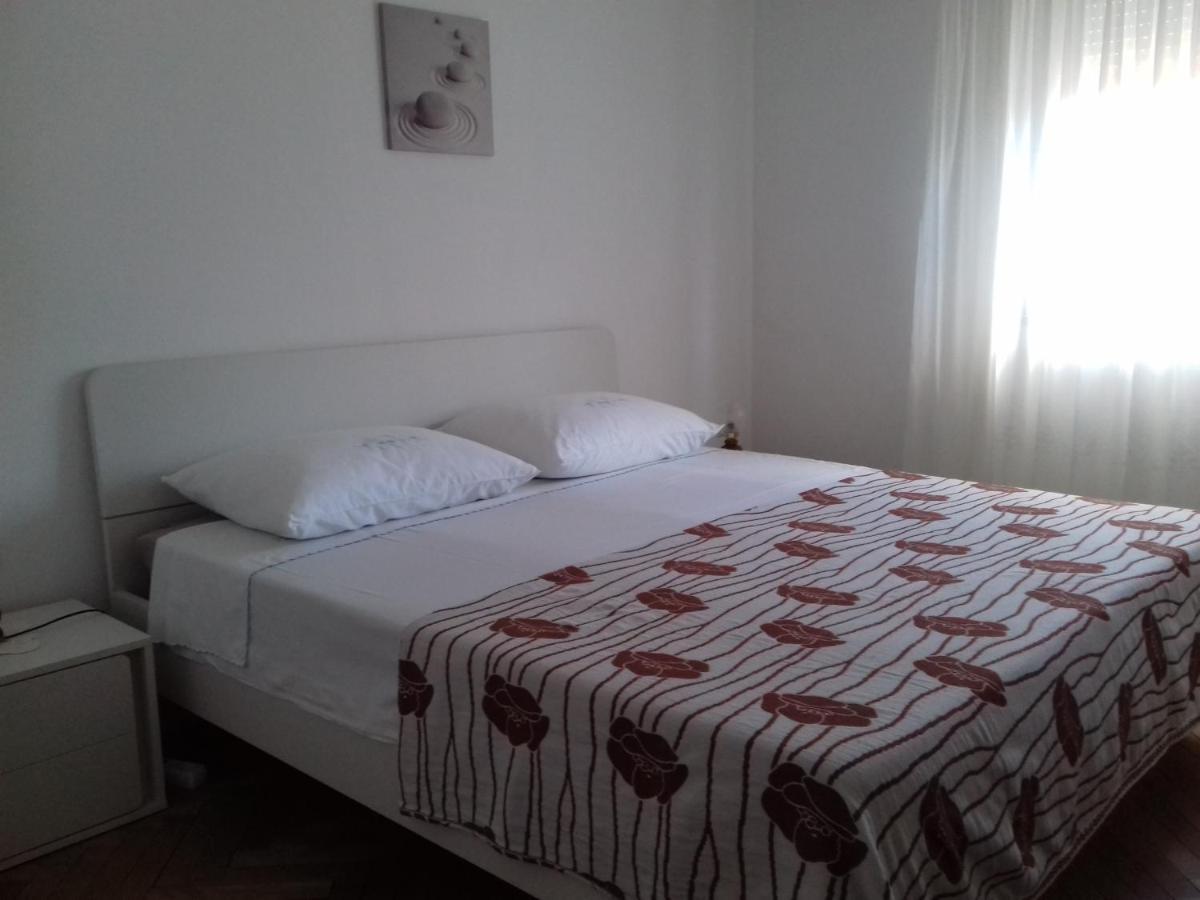 Apartment Dragan พูลา ภายนอก รูปภาพ