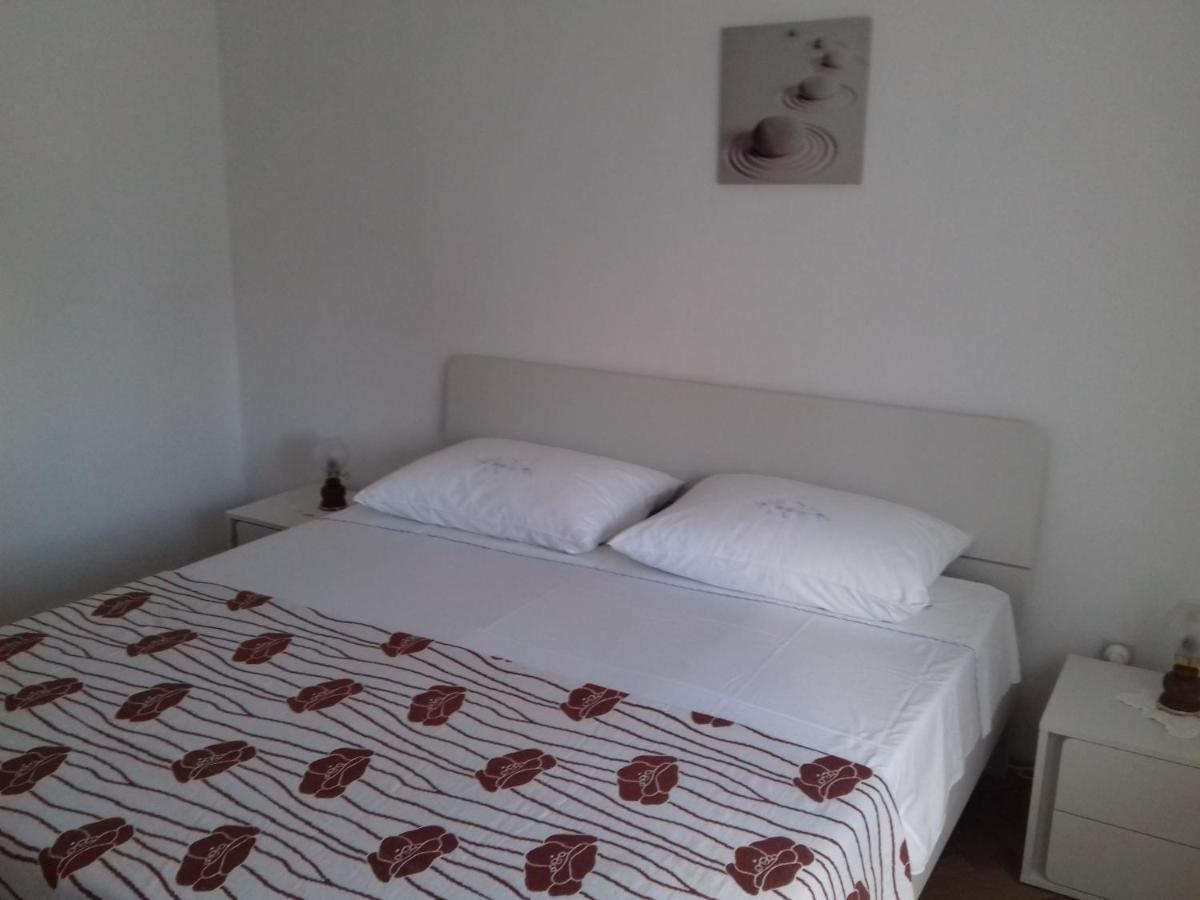 Apartment Dragan พูลา ภายนอก รูปภาพ